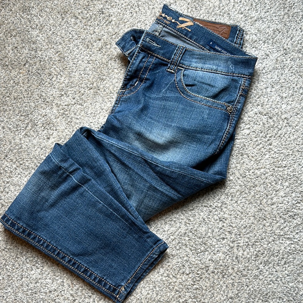 Seven7 skinny easy fit jeans. Size 8. Like new!